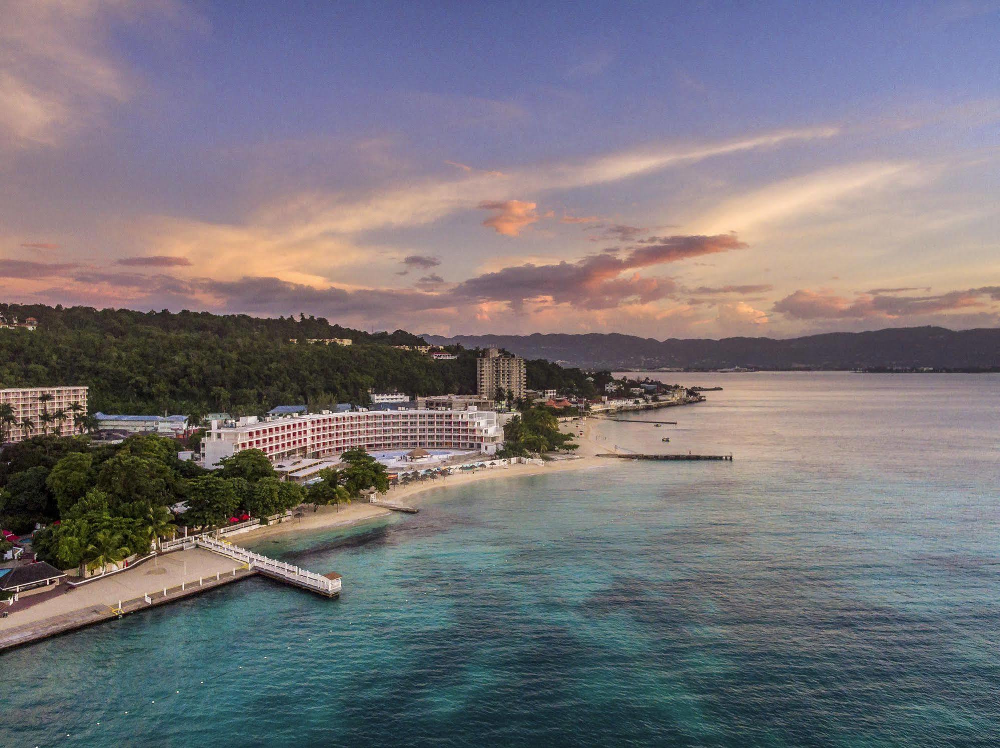 Grand Decameron Cornwall Beach, A Trademark All-Inclusive Resort Montego Bay Exterior foto