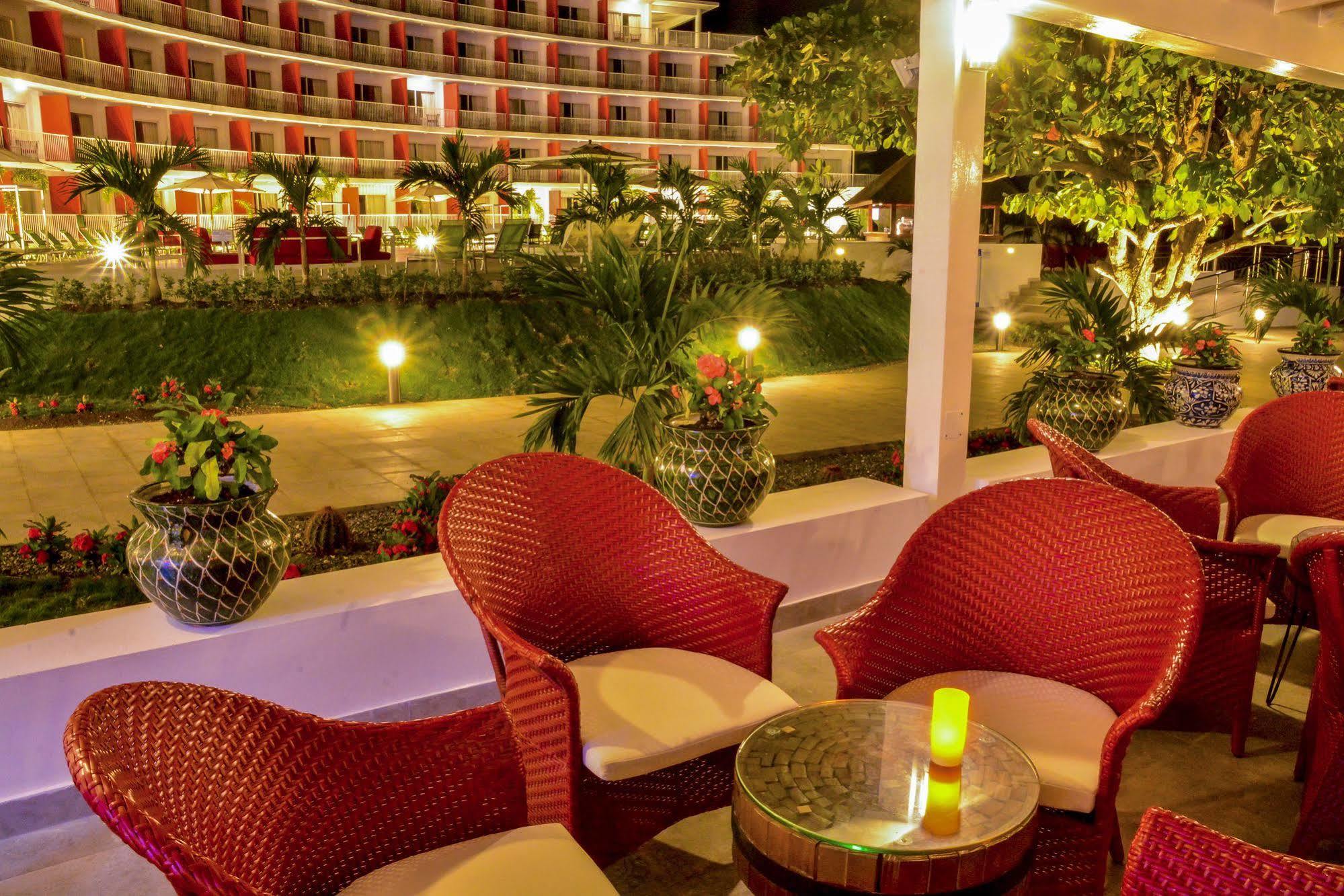 Grand Decameron Cornwall Beach, A Trademark All-Inclusive Resort Montego Bay Exterior foto