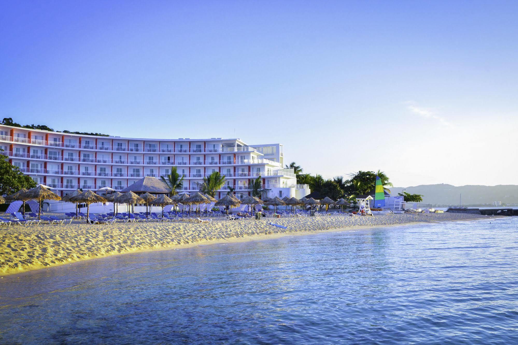 Grand Decameron Cornwall Beach, A Trademark All-Inclusive Resort Montego Bay Exterior foto